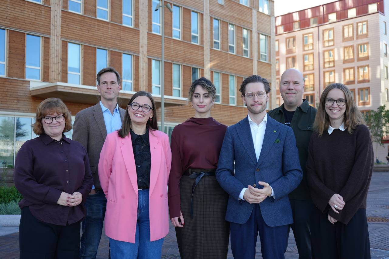 Foto: Hugo Ridal Från vänster: Amanda Möllenhoff (V), Eric Vänerlöv Avedal (S), Towe Bengtsson (V), Ayla Eftekhari (S), Martin Solberg (Mp), Patrik Tengberg (S), Edit Holmqvist (Mp)